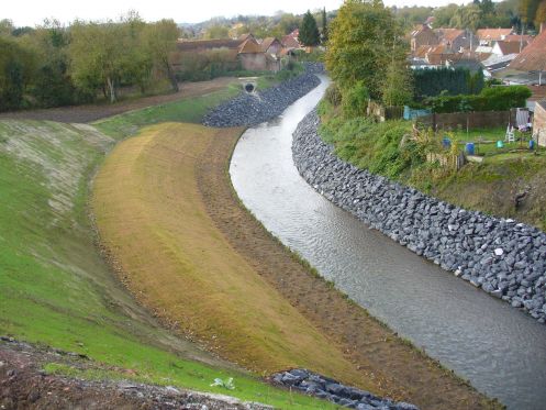 Aménagement écologique des berges de la Lawe : terrassement et mise en oeuvre génie végétal (© BRGM - Christian Bocquillon)