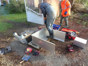 Installation d'un déversoir sur l'émergence minière Fraysse 