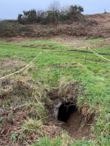 Dalle endommagée présentant un orifice