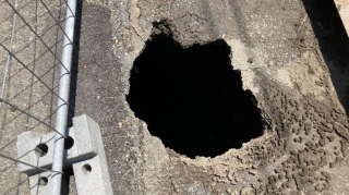 Détail de l’orifice sur la chaussée