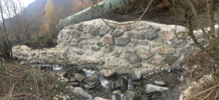 Sentein - Mur en enrochements bétonnés