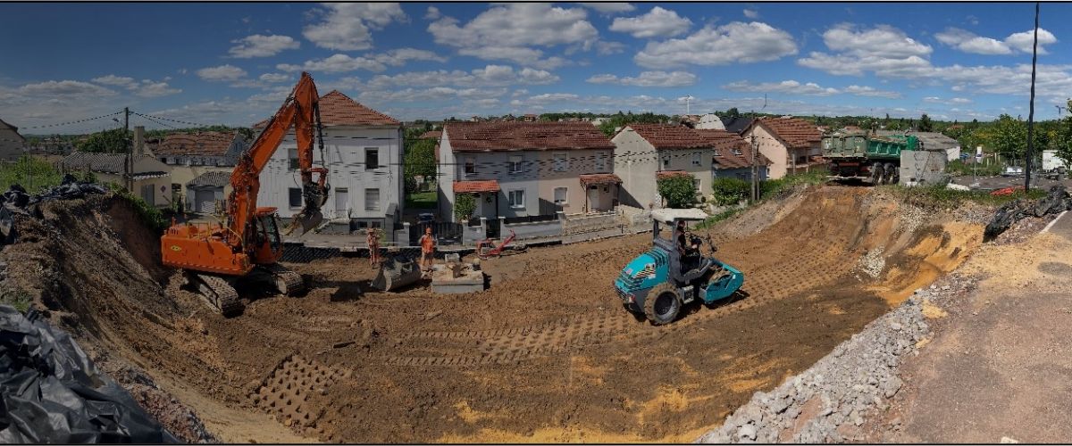 Forbach - Atelier de terrassement effectuant le remblaiement du terrain
